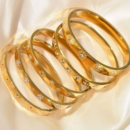 Picture of "Retro Sunflower" Gold Diamond-Accent Cuff Bracelet